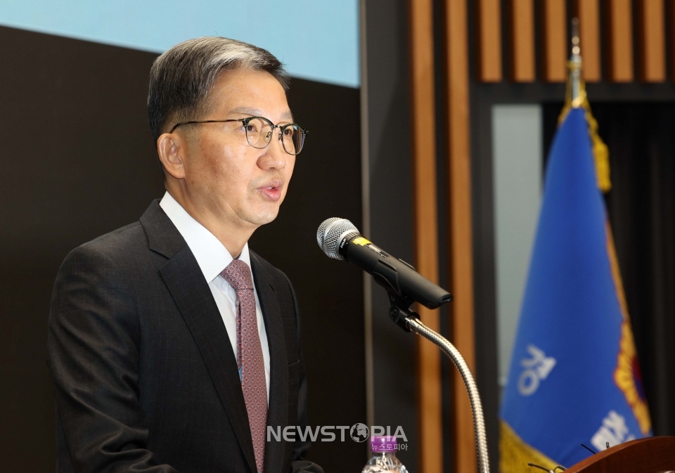 우종수 경찰청 국가수사본부장이 9일 오전 서울 서대문구 경찰청에서 윤석열 대통령의 비상계엄 수사 상황과 관련 브리핑 하고 있다. ⓒ뉴시스